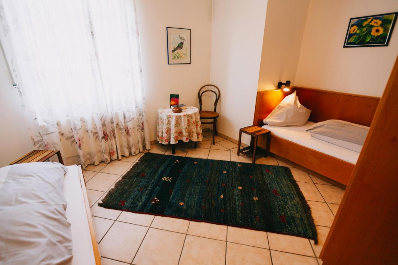 Bio-Weingut Staffelter Hof Guest House Krov Bagian luar foto