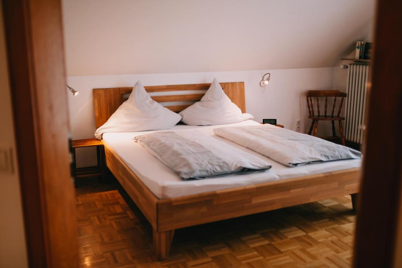 Bio-Weingut Staffelter Hof Guest House Krov Bagian luar foto