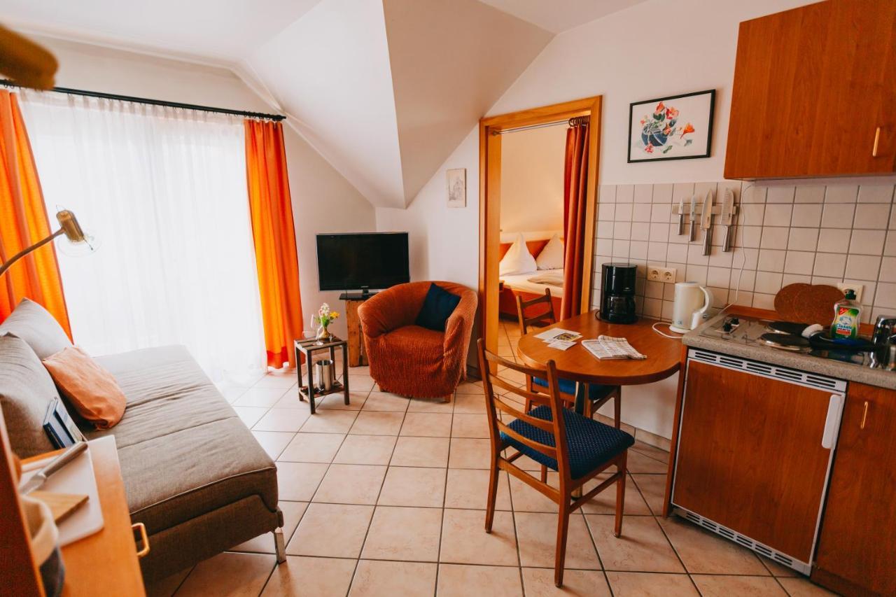 Bio-Weingut Staffelter Hof Guest House Krov Bagian luar foto