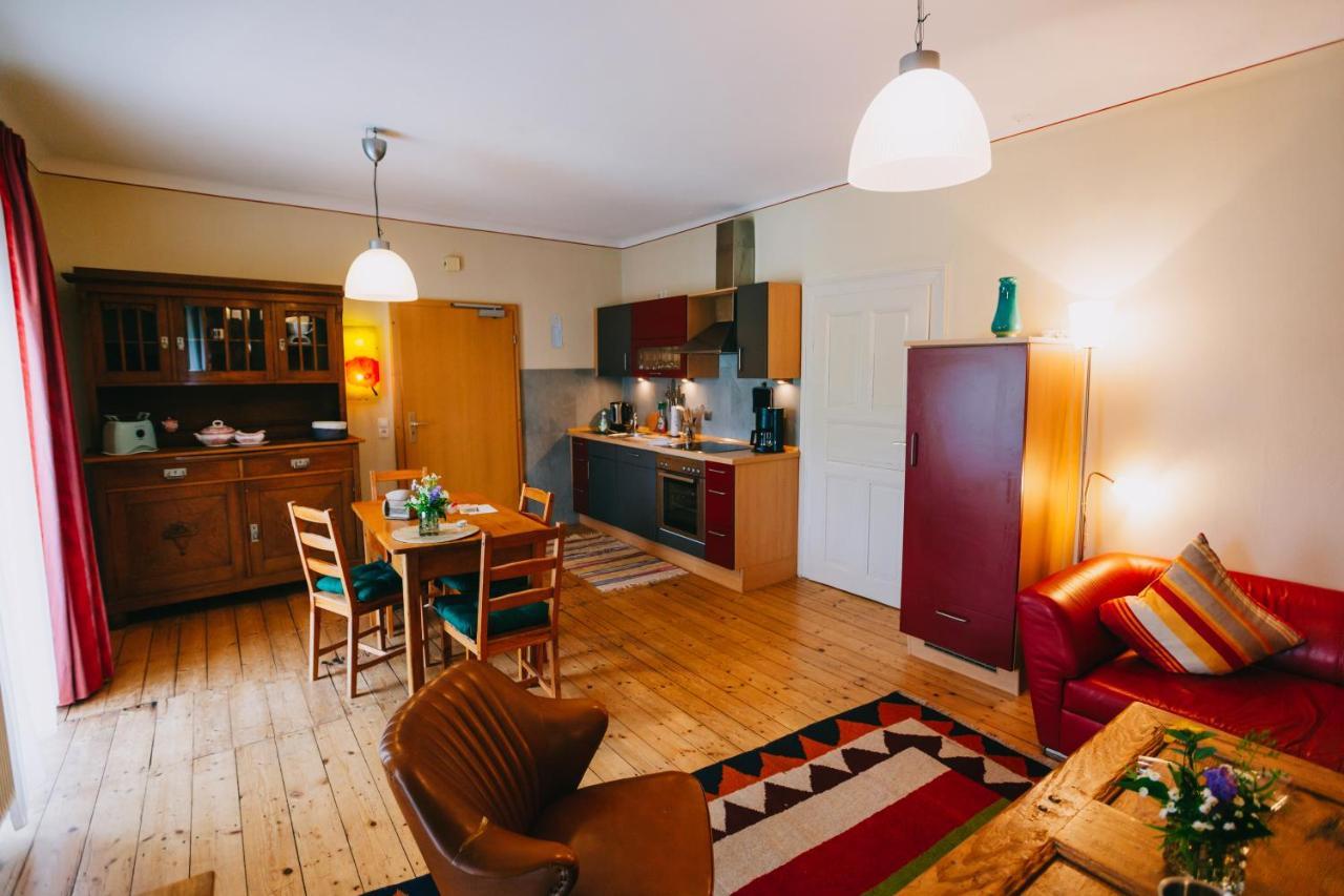 Bio-Weingut Staffelter Hof Guest House Krov Bagian luar foto